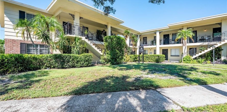 Immobilier commercial à Saint Petersburg, Floride 713.49 m2 № 2415442