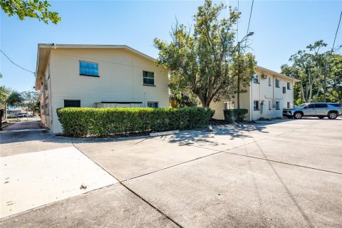 Immobilier commercial à vendre à Saint Petersburg, Floride: 713.49 m2 № 2415442 - photo 8