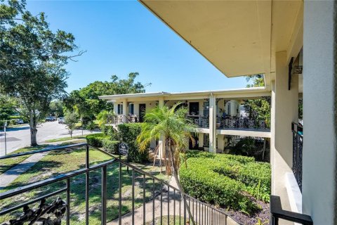 Immobilier commercial à vendre à Saint Petersburg, Floride: 713.49 m2 № 2415442 - photo 6