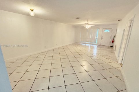Villa ou maison à louer à Fort Lauderdale, Floride: 2 chambres, 219.62 m2 № 2397433 - photo 11