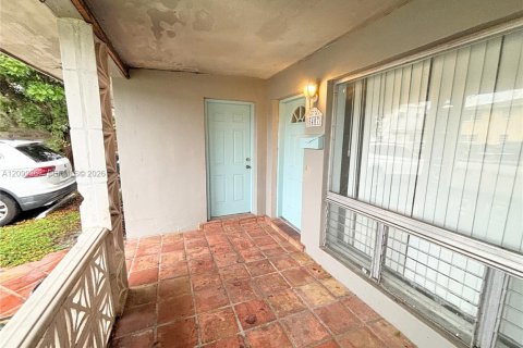 Villa ou maison à louer à Fort Lauderdale, Floride: 2 chambres, 219.62 m2 № 2397433 - photo 5