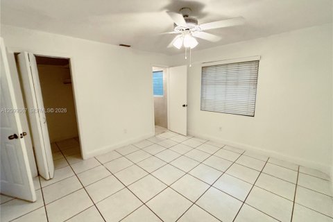 Villa ou maison à louer à Fort Lauderdale, Floride: 2 chambres, 219.62 m2 № 2397433 - photo 30