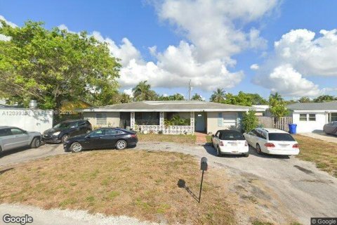 Villa ou maison à louer à Fort Lauderdale, Floride: 2 chambres, 219.62 m2 № 2397433 - photo 2