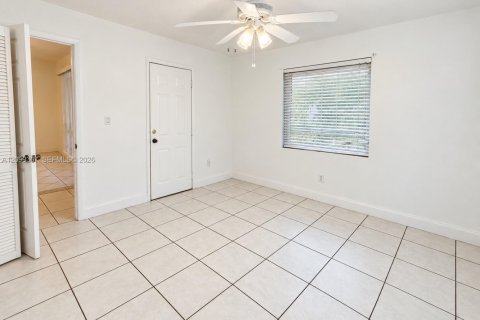 Villa ou maison à louer à Fort Lauderdale, Floride: 2 chambres, 219.62 m2 № 2397433 - photo 23