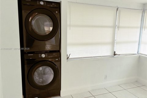 Villa ou maison à louer à Fort Lauderdale, Floride: 2 chambres, 219.62 m2 № 2397433 - photo 25
