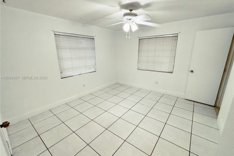 Villa ou maison à louer à Fort Lauderdale, Floride: 2 chambres, 219.62 m2 № 2397433 - photo 18