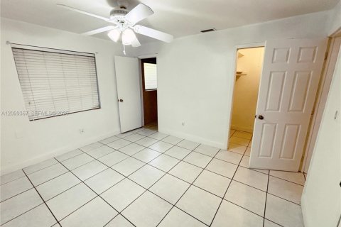 Villa ou maison à louer à Fort Lauderdale, Floride: 2 chambres, 219.62 m2 № 2397433 - photo 20