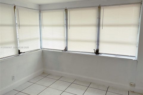 Villa ou maison à louer à Fort Lauderdale, Floride: 2 chambres, 219.62 m2 № 2397433 - photo 24