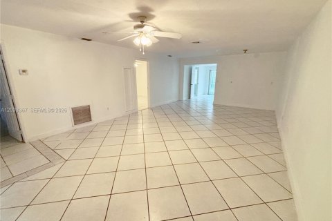Villa ou maison à louer à Fort Lauderdale, Floride: 2 chambres, 219.62 m2 № 2397433 - photo 10