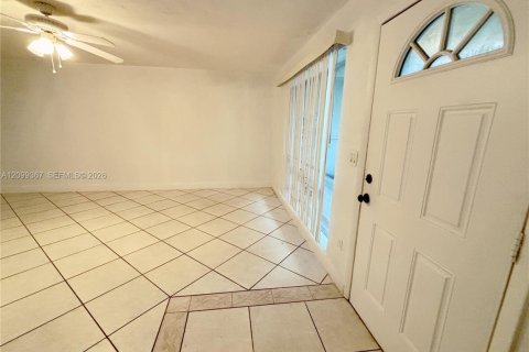 Villa ou maison à louer à Fort Lauderdale, Floride: 2 chambres, 219.62 m2 № 2397433 - photo 7