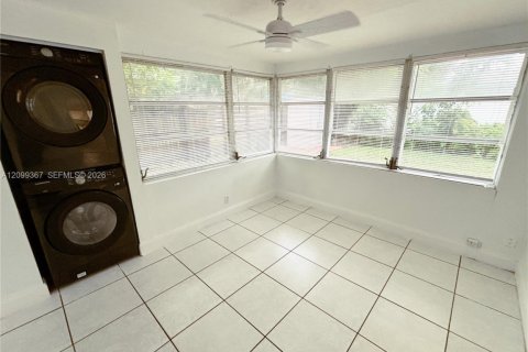 Villa ou maison à louer à Fort Lauderdale, Floride: 2 chambres, 219.62 m2 № 2397433 - photo 26