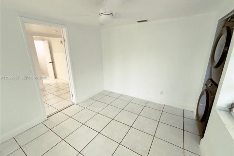 Villa ou maison à louer à Fort Lauderdale, Floride: 2 chambres, 219.62 m2 № 2397433 - photo 27