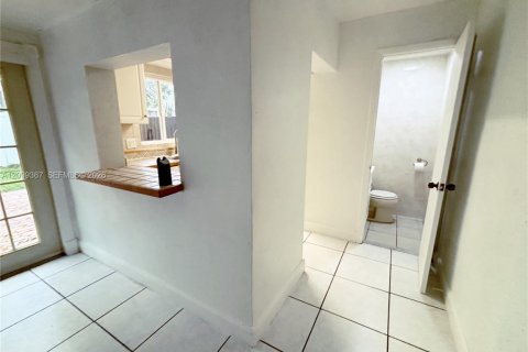 Villa ou maison à louer à Fort Lauderdale, Floride: 2 chambres, 219.62 m2 № 2397433 - photo 12