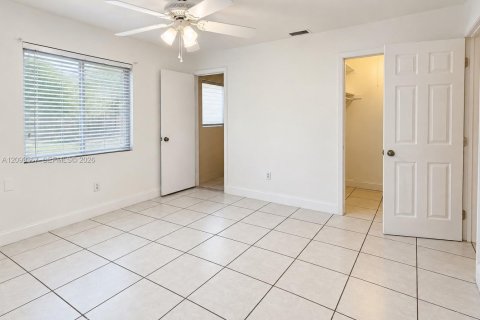 Villa ou maison à louer à Fort Lauderdale, Floride: 2 chambres, 219.62 m2 № 2397433 - photo 21