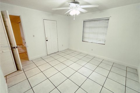 Villa ou maison à louer à Fort Lauderdale, Floride: 2 chambres, 219.62 m2 № 2397433 - photo 22