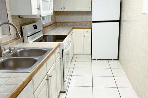 Villa ou maison à louer à Fort Lauderdale, Floride: 2 chambres, 219.62 m2 № 2397433 - photo 16