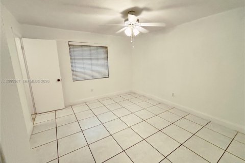 Villa ou maison à louer à Fort Lauderdale, Floride: 2 chambres, 219.62 m2 № 2397433 - photo 29