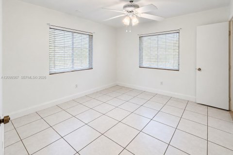 Villa ou maison à louer à Fort Lauderdale, Floride: 2 chambres, 219.62 m2 № 2397433 - photo 19