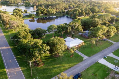 House in St. Lucie, Florida 3 bedrooms, 96.8 sq.m. № 1850830 - photo 2