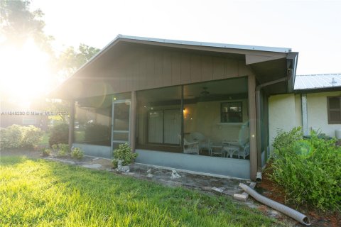 House in St. Lucie, Florida 3 bedrooms, 96.8 sq.m. № 1850830 - photo 8