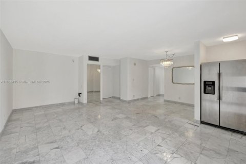 Condo in Sunny Isles Beach, Florida, 2 bedrooms  № 1747796 - photo 5