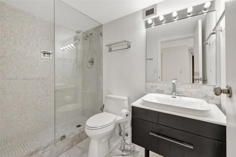 Condo in Sunny Isles Beach, Florida, 2 bedrooms  № 1747796 - photo 23