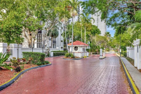Condo in Sunny Isles Beach, Florida, 2 bedrooms  № 1747796 - photo 26
