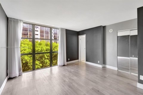 Condo in Sunny Isles Beach, Florida, 2 bedrooms  № 1747796 - photo 17