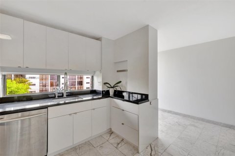 Condo in Sunny Isles Beach, Florida, 2 bedrooms  № 1747796 - photo 9