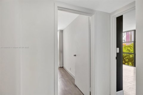 Condo in Sunny Isles Beach, Florida, 2 bedrooms  № 1747796 - photo 13