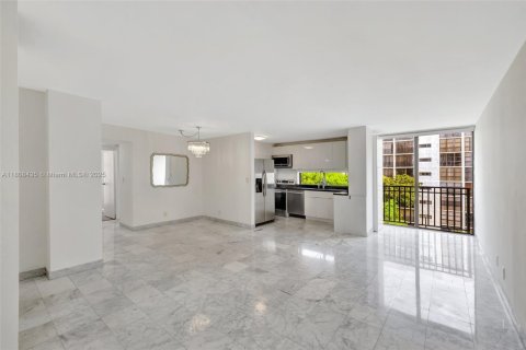 Condo in Sunny Isles Beach, Florida, 2 bedrooms  № 1747796 - photo 3