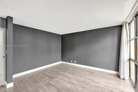 Condo in Sunny Isles Beach, Florida, 2 bedrooms  № 1747796 - photo 18