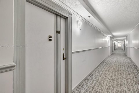 Condo in Sunny Isles Beach, Florida, 2 bedrooms  № 1747796 - photo 30