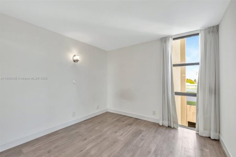 Condo in Sunny Isles Beach, Florida, 2 bedrooms  № 1747796 - photo 20