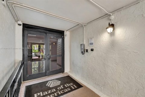 Condo in Sunny Isles Beach, Florida, 2 bedrooms  № 1747796 - photo 28