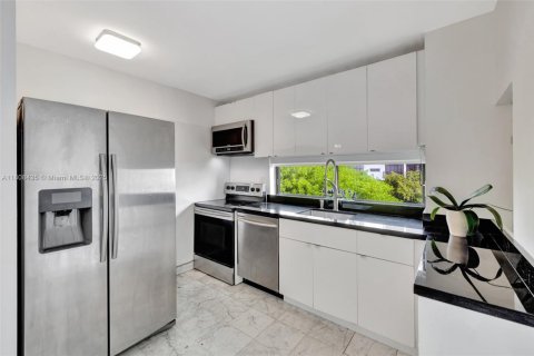 Condo in Sunny Isles Beach, Florida, 2 bedrooms  № 1747796 - photo 7