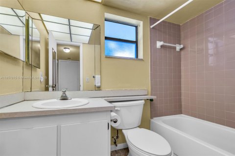 Condominio en venta en Sunrise, Florida, 1 dormitorio, 58.62 m2 № 1889036 - foto 17
