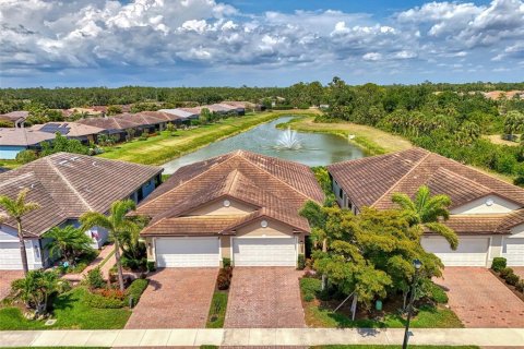 Casa en venta en Venice, Florida, 2 dormitorios, 140.75 m2 № 1685142 - foto 1