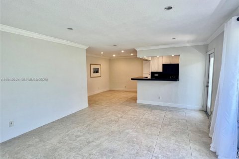 Copropriété à louer à North Miami, Floride: 2 chambres, 86.4 m2 № 1983506 - photo 6
