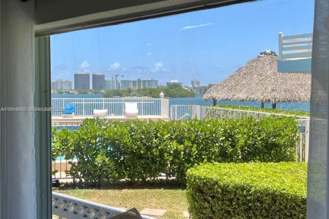 Copropriété à louer à North Miami, Floride: 2 chambres, 86.4 m2 № 1983506 - photo 7