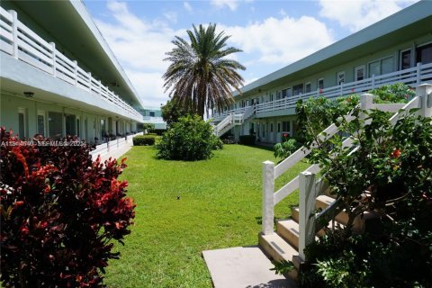 Copropriété à louer à North Miami, Floride: 2 chambres, 86.4 m2 № 1983506 - photo 15