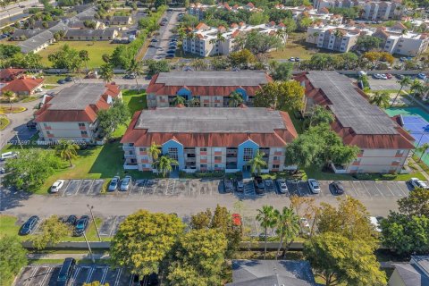 Condominio en venta en Hialeah, Florida, 2 dormitorios, 102.75 m2 № 1937919 - foto 21