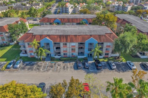 Condominio en venta en Hialeah, Florida, 2 dormitorios, 102.75 m2 № 1937919 - foto 16