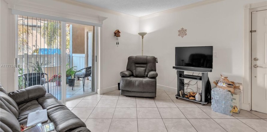 Condominio en Hialeah, Florida, 2 dormitorios  № 1937919