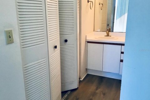 Condo in Clearwater, Florida, 2 bedrooms № 2227403 - photo 16