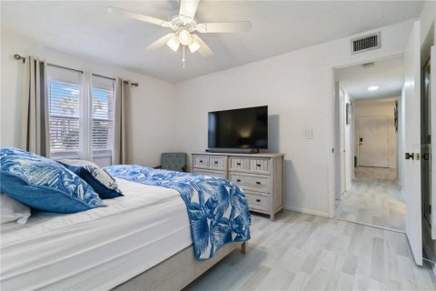 Condo in Sarasota, Florida, 2 bedrooms  № 1736359 - photo 16
