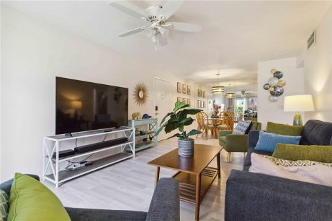 Condo in Sarasota, Florida, 2 bedrooms  № 1736359 - photo 8