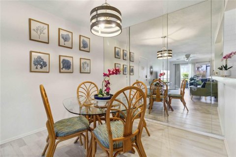Condo in Sarasota, Florida, 2 bedrooms  № 1736359 - photo 9
