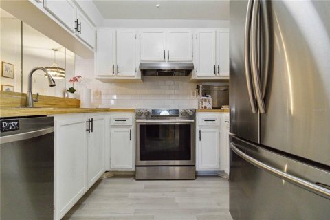 Condo in Sarasota, Florida, 2 bedrooms  № 1736359 - photo 12