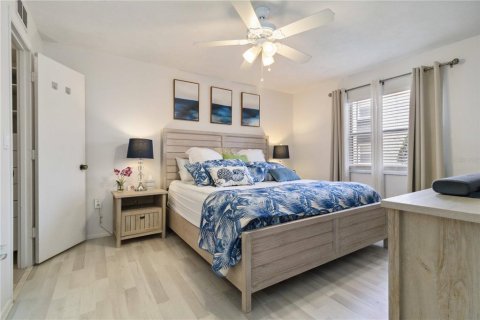 Condo in Sarasota, Florida, 2 bedrooms  № 1736359 - photo 13